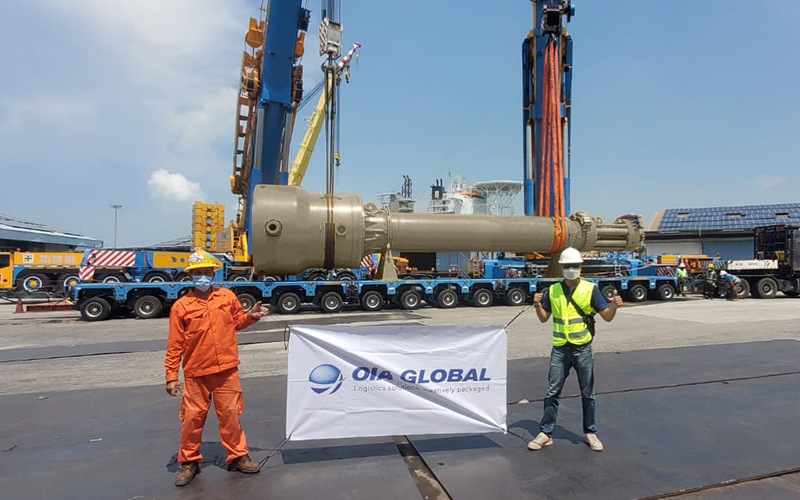 OIA 在新加坡裕廊港负责 160 公吨海上液压锤的组装和公路运输。 