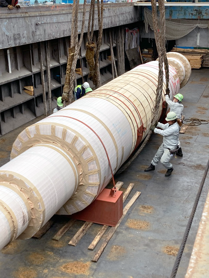 El equipo de energía de EMEA se encargó del transporte de este rotor de 175 toneladas desde Yokohama (Japón) hasta Belfort (Francia), como parte de la central nuclear de Cernavoda (Rumanía). 