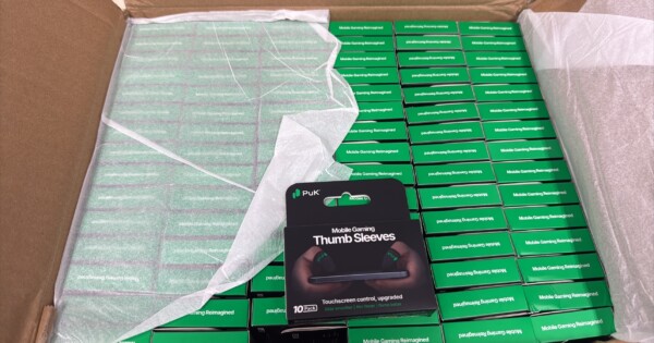 Productos para juegos PuK en cajas pequeñas para envío directo al consumidor.