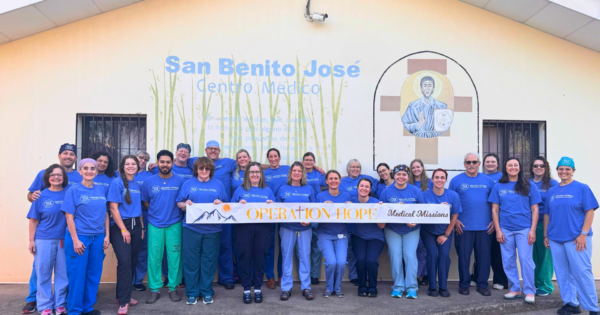 Group of medical volunteers holding an Operation Hope banner outside San Benito José Centro Médico.